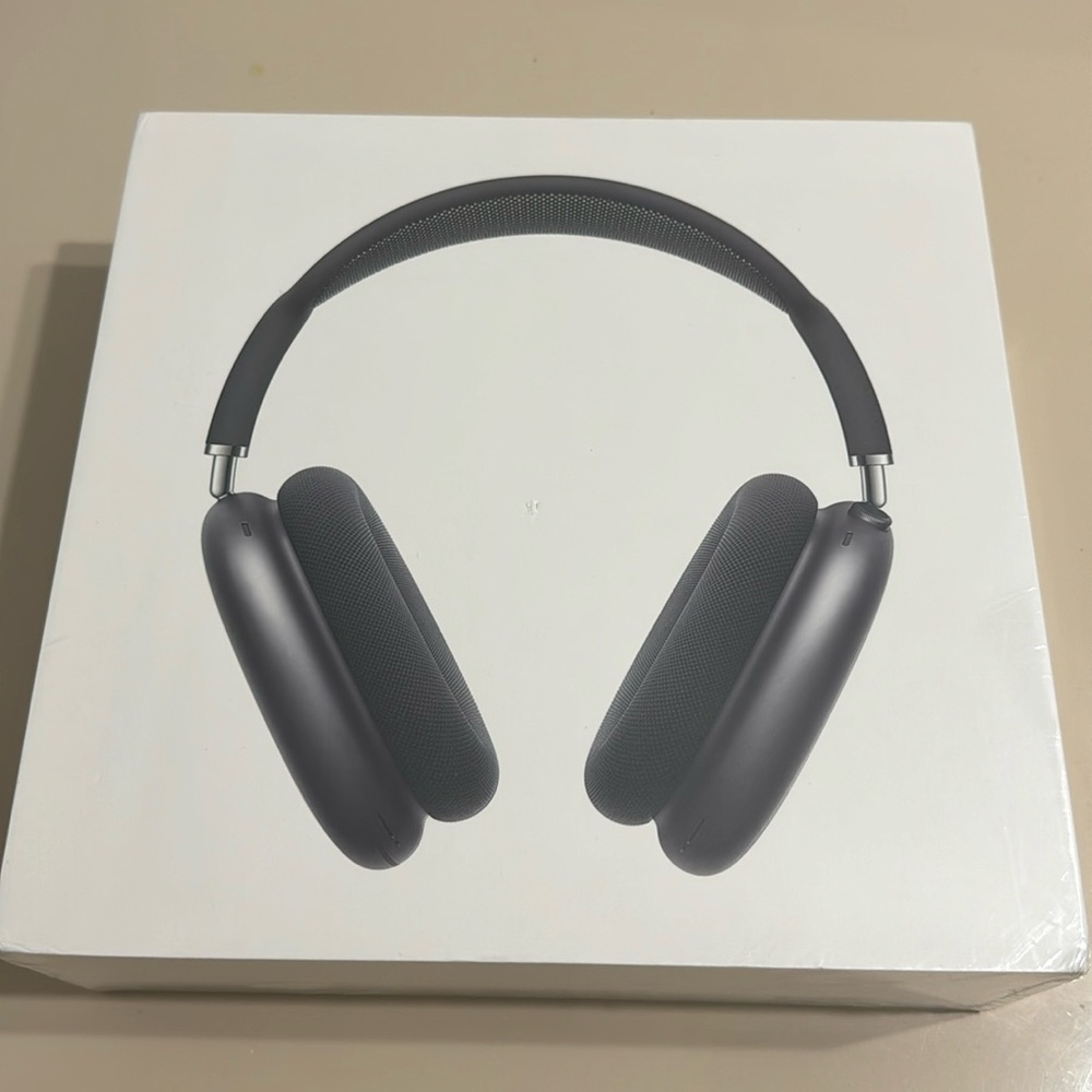 AirPods Max with Smart Case